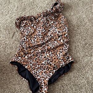 🦩Lilly Pulitzer Brown & Black Leopard One-Piece Swimsuit like new condition